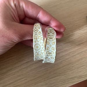 Boutique gold and white leather and earrings